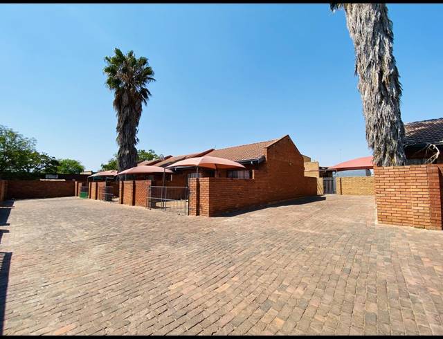 2 BEDROOM TOWNHOUSE FOR SALE IN ANNADALE